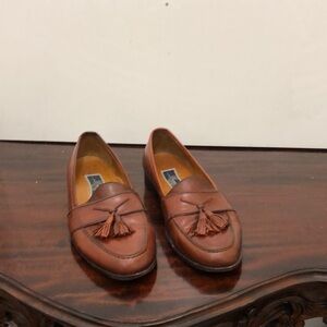 COLE HAAN BERGAMO TASSLE AND KILTE LOAFERS BROWN SIZE 9.5-M